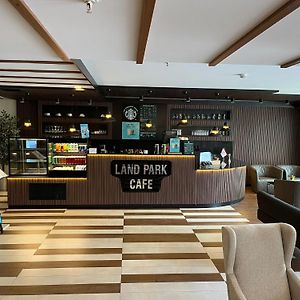 Land Park Hotel